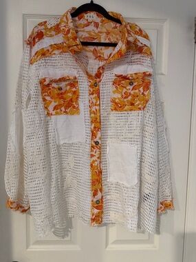 POL White Crochet Shirt with Orange Floral Trim flowy vacation vibes airey